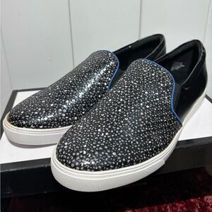 NIB Nine West black/white slip on sneakers